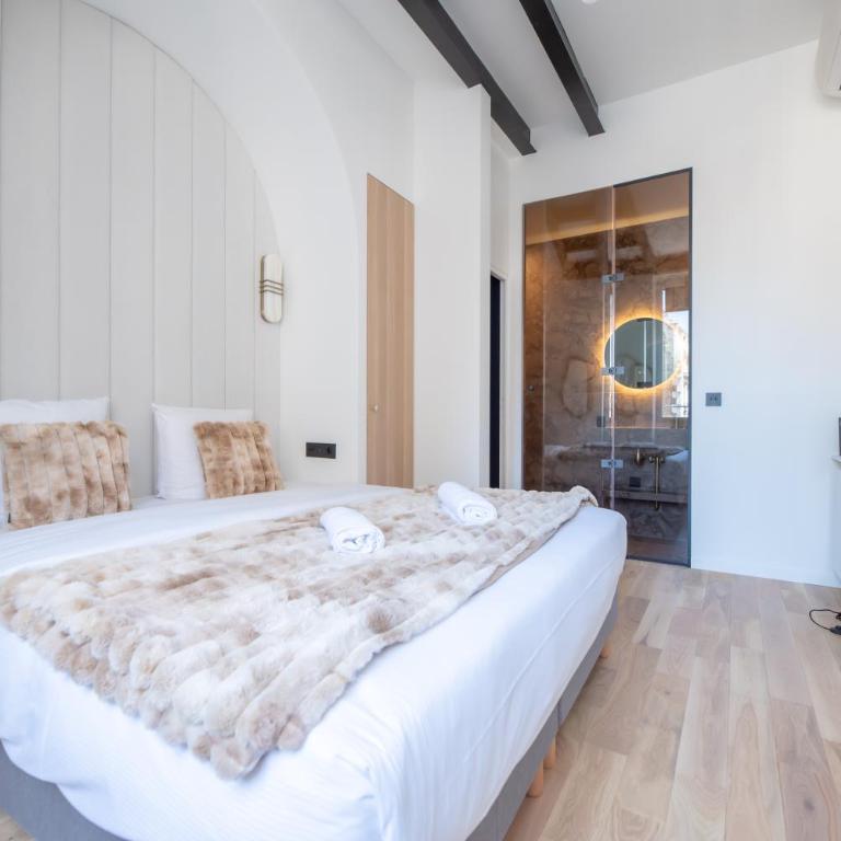Stylish Duplex in Paris' Center - Two-Bedroom Deluxe Apartment - 22