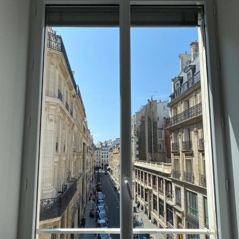 Stylish Duplex in Paris' Center - Two-Bedroom Deluxe Apartment - 29