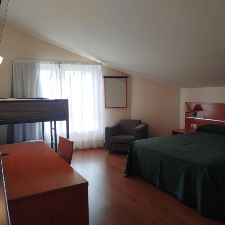 Hotel Torques - Habitación Familiar - 1