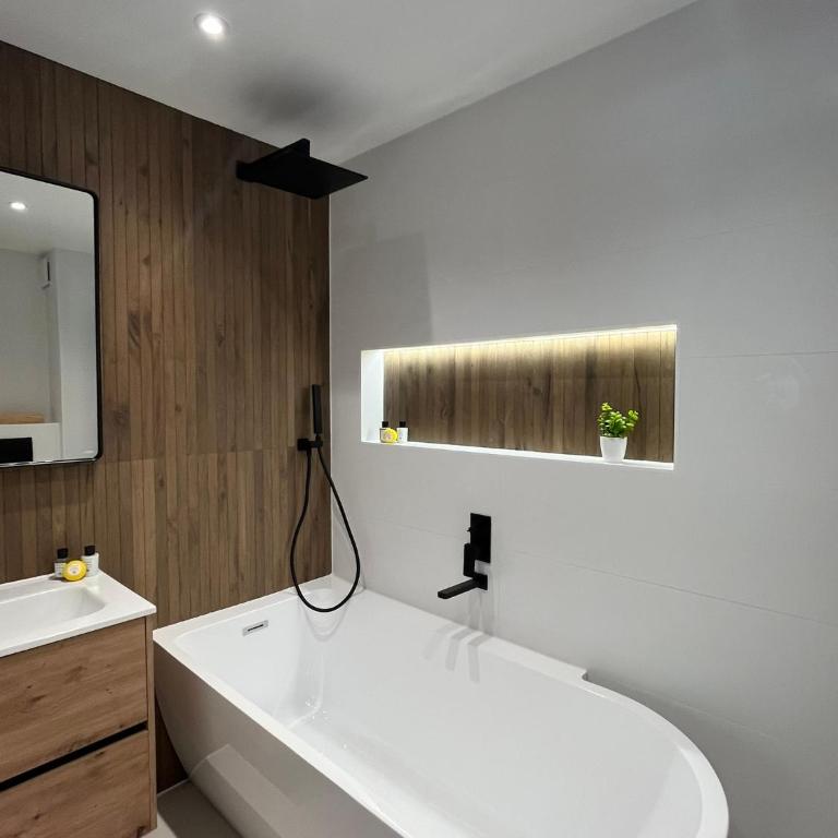 Ski In-Ski Out Luxe Chalet Apartment in Arc 1950 - Newly Renovated - Apartment mit 2 Schlafzimmern - 16