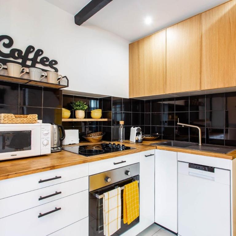 Parisian Charm in Sentier, Walk Everywhere Sleeps 6 - Two-Bedroom Apartment - 9