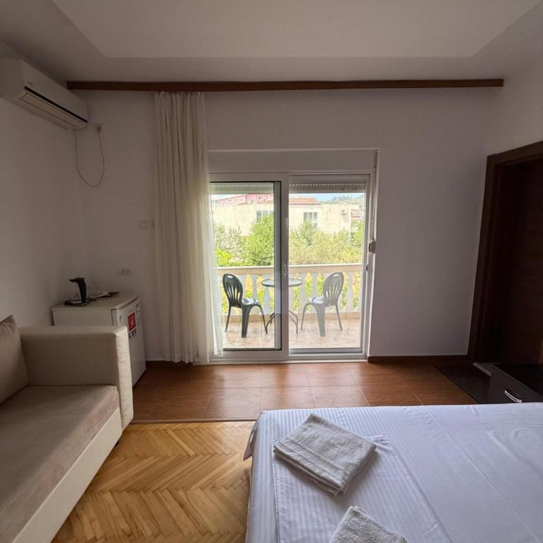 Casa Sinani - Dvokrevetna Soba sa Bračnim Krevetom i Balkonom - 4