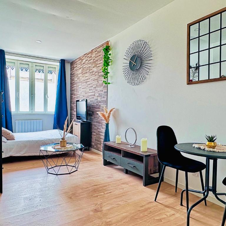 Apt. and garage : Train station, Univ - One-Bedroom Apartment - 3