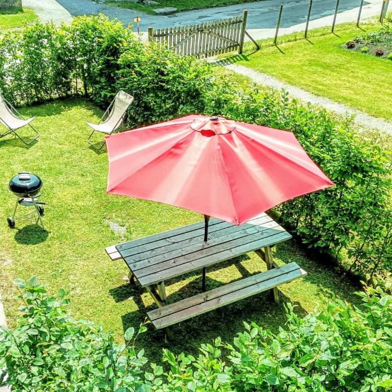 Chez Léon Jacuzzi et sauna - Three-Bedroom Apartment - 23