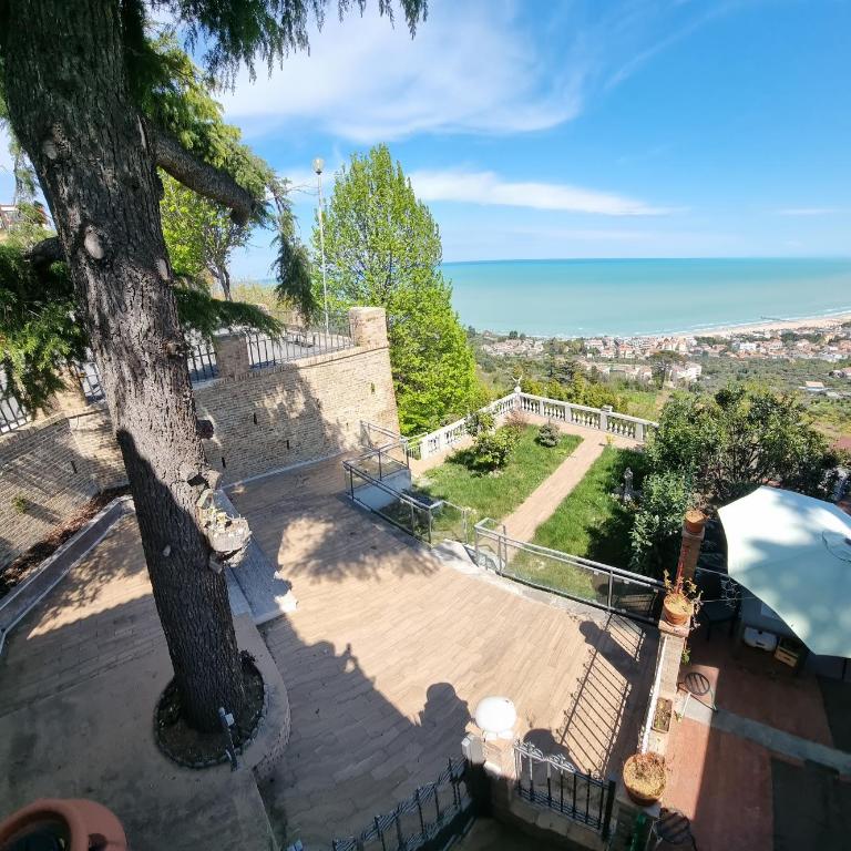 B&B Villa Belvedere - Camera Matrimoniale Deluxe con Balcone e Vista Mare - 4