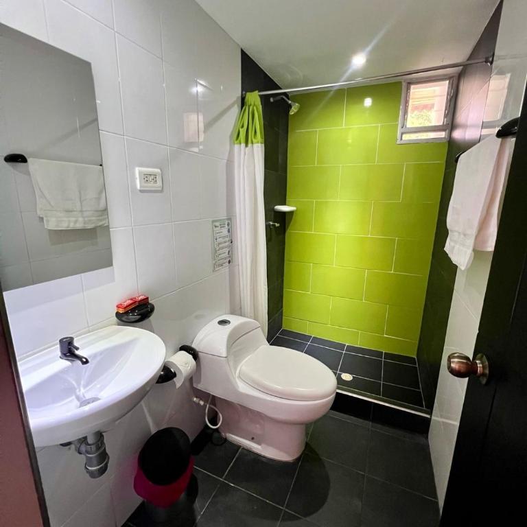 Hotel y termales Las Heliconias - Triple Room with Balcony - 2