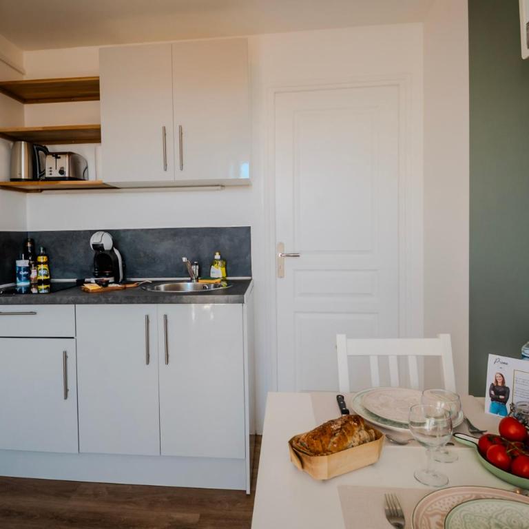 Cocon Segrais - T2 Vaugueux - Abbaye aux Dames - Appartement 1 Chambre Supérieur avec Balcon - 9