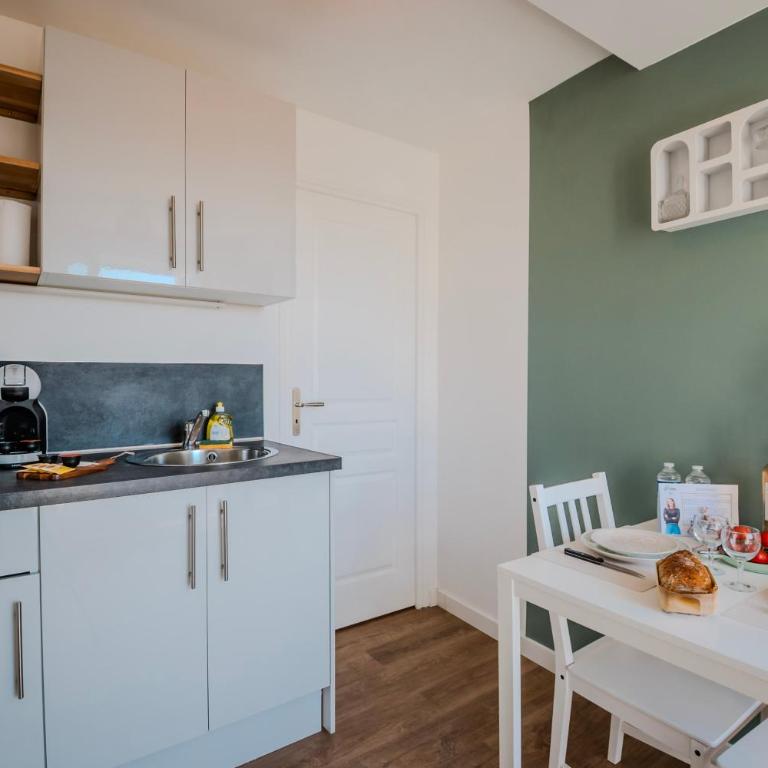 Cocon Segrais - T2 Vaugueux - Abbaye aux Dames - Appartement 1 Chambre Supérieur avec Balcon - 3