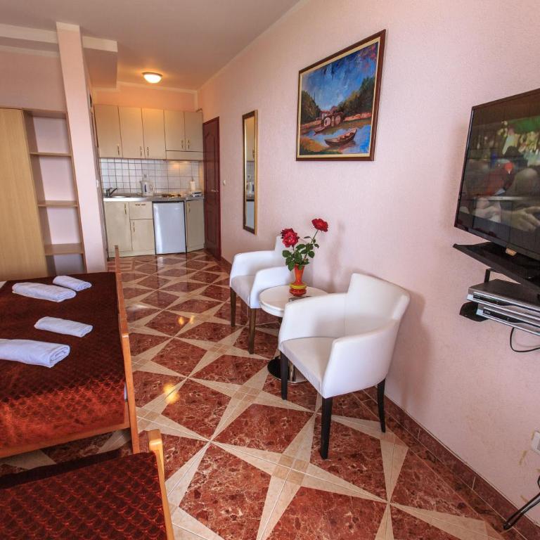 Villa Beba - Studio with Balcony and Sea View (3 Adults) - 13