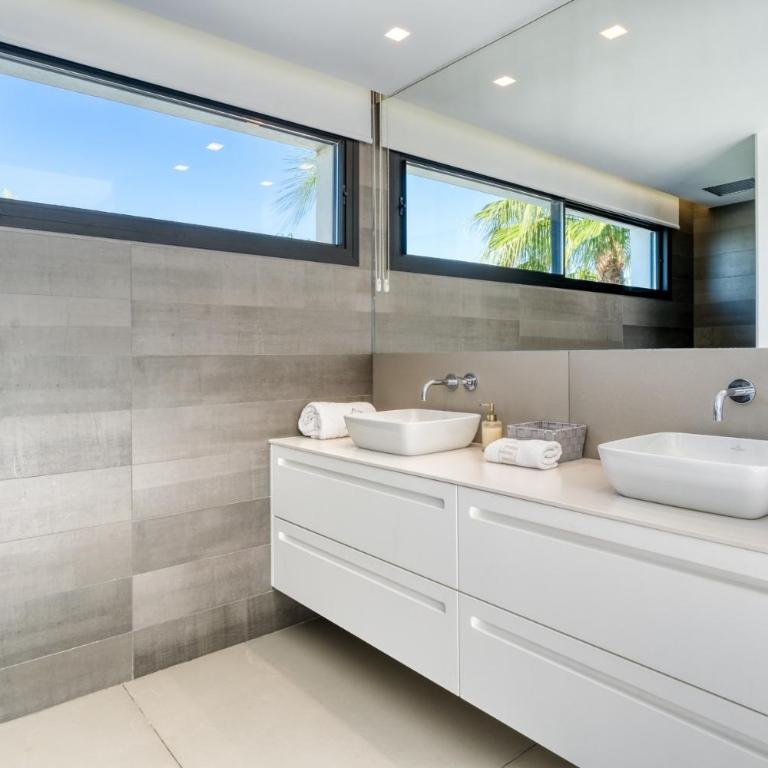 Modern Luxury Villa in Los Flamingos - Villa - 36