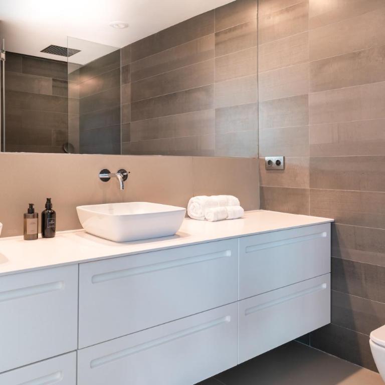 Modern Luxury Villa in Los Flamingos - Villa - 23