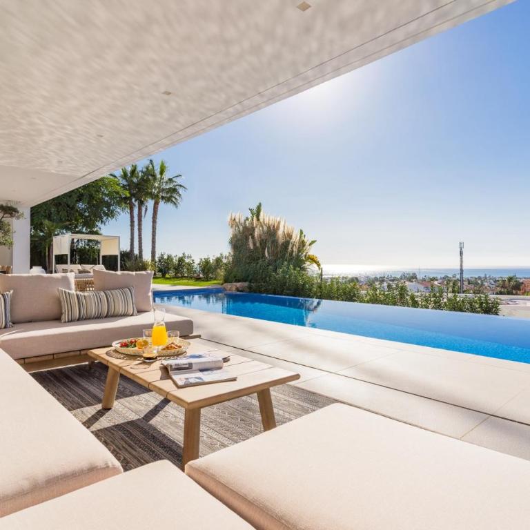 Modern Luxury Villa in Los Flamingos - Villa - 1