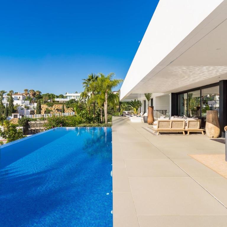 Modern Luxury Villa in Los Flamingos - Villa - 19