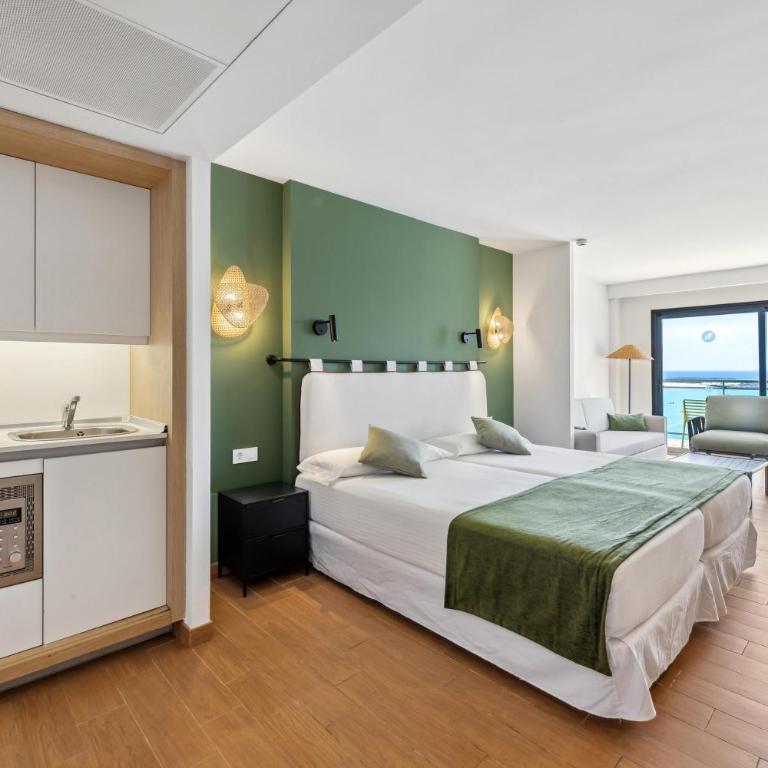THB Lanzarote Beach - Habitación Cuádruple con vistas al mar - 2