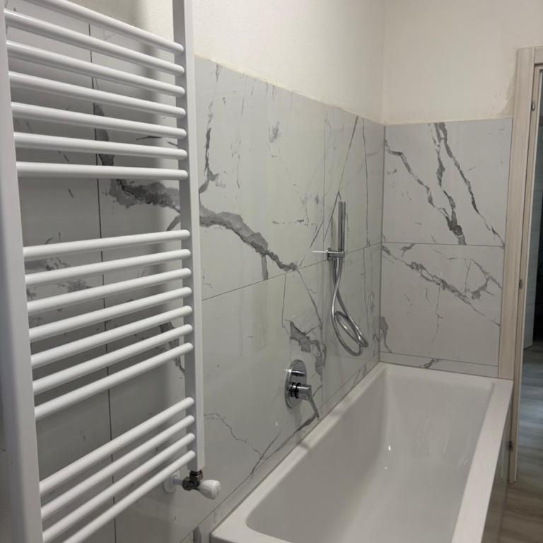 Tominettihome - Appartamento con 2 Camere da Letto e Vista Città - 8