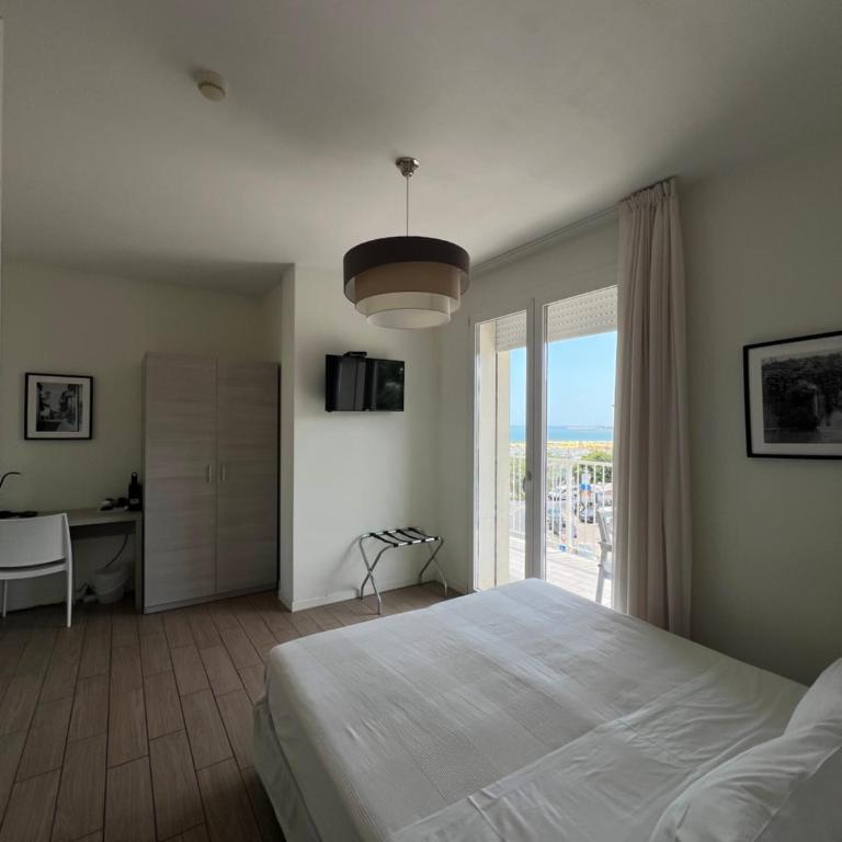 Hotel Riva e Mare - Camera Matrimoniale con Balcone e Vista Mare - 17