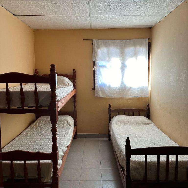Hosteria Sol de la quebrada - Habitación Triple Básica con baño compartido - 2