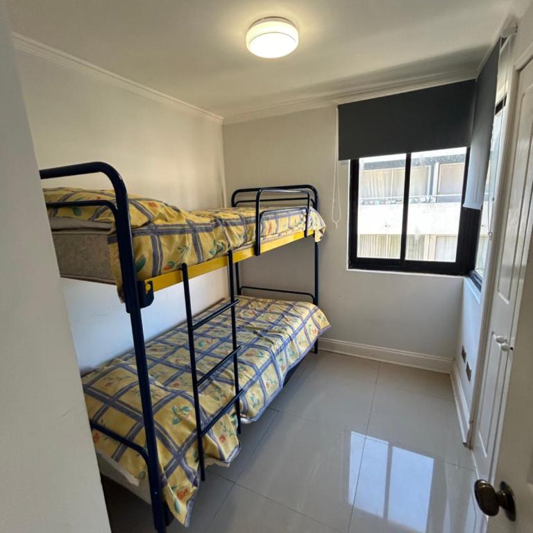 Apartamento frente a la playa - Four-Bedroom Apartment with Balcony - 11