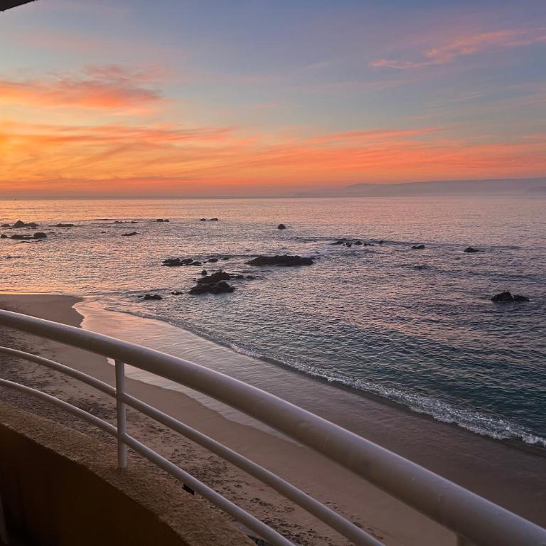 Apartamento frente a la playa - Four-Bedroom Apartment with Balcony - 2