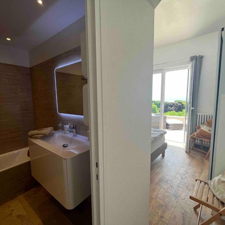 Charming Villa with stunning sea views - Villa - 44