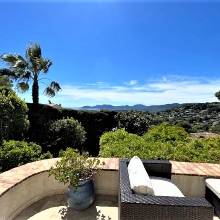 Charming Villa with stunning sea views - Villa - 50