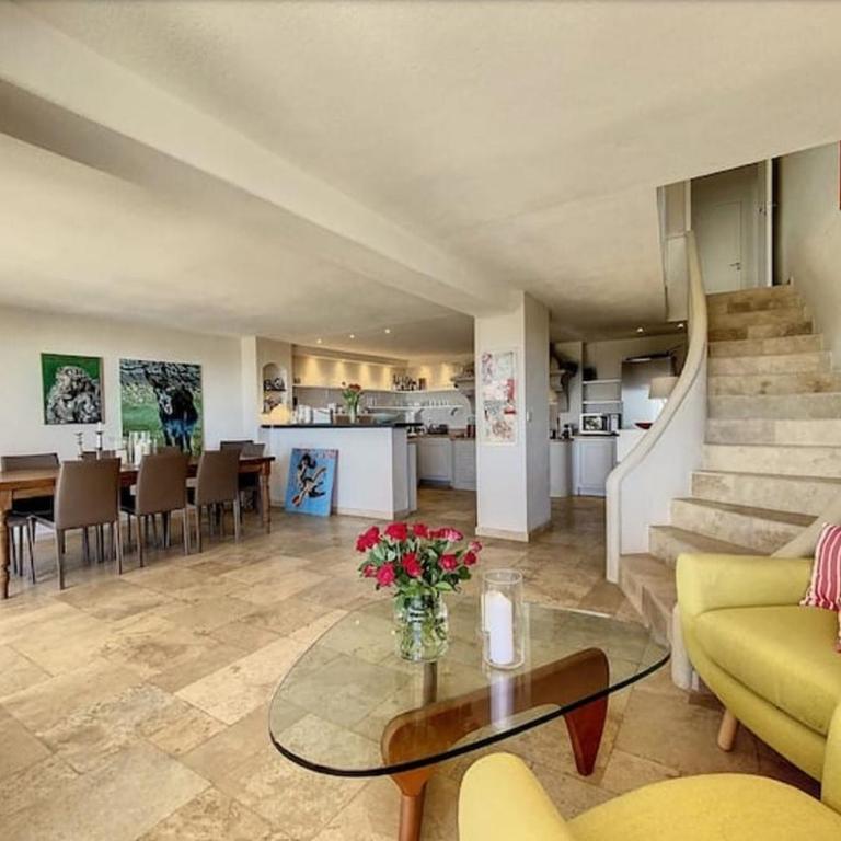 Charming Villa with stunning sea views - Villa - 16