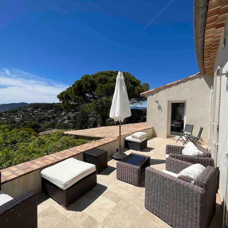 Charming Villa with stunning sea views - Villa - 48