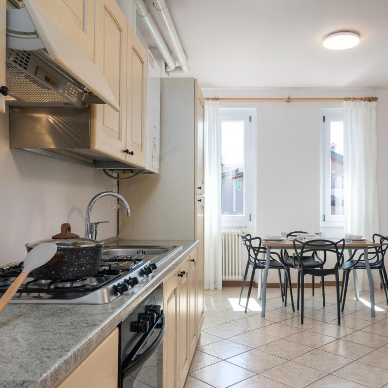 Hotel MAX Lazise &Appartamenti - A due Passi dai Parchi Più Famosi - Appartamento - 14