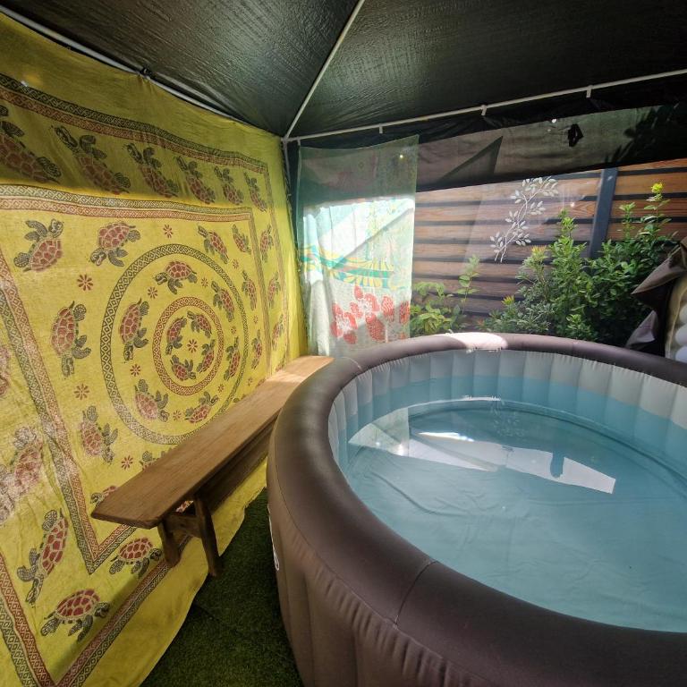 Chalet de 25 m2 avec jardin, piscine et spa uniquement accessible en juin sept - Chalet 1 Chambre - 27