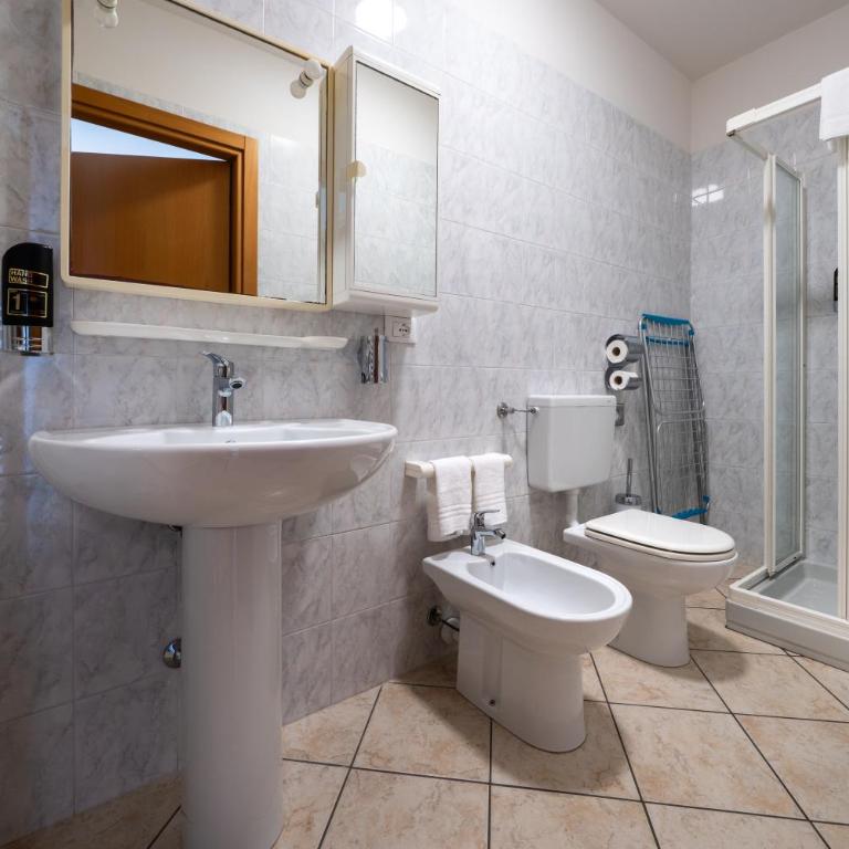 Hotel MAX Lazise &Appartamenti - A due Passi dai Parchi Più Famosi - Appartamento - 20