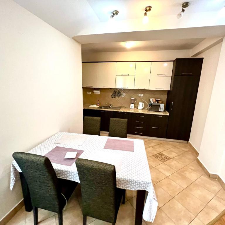 Apartments Nirgilija - Double Room with Two Double Beds - 4