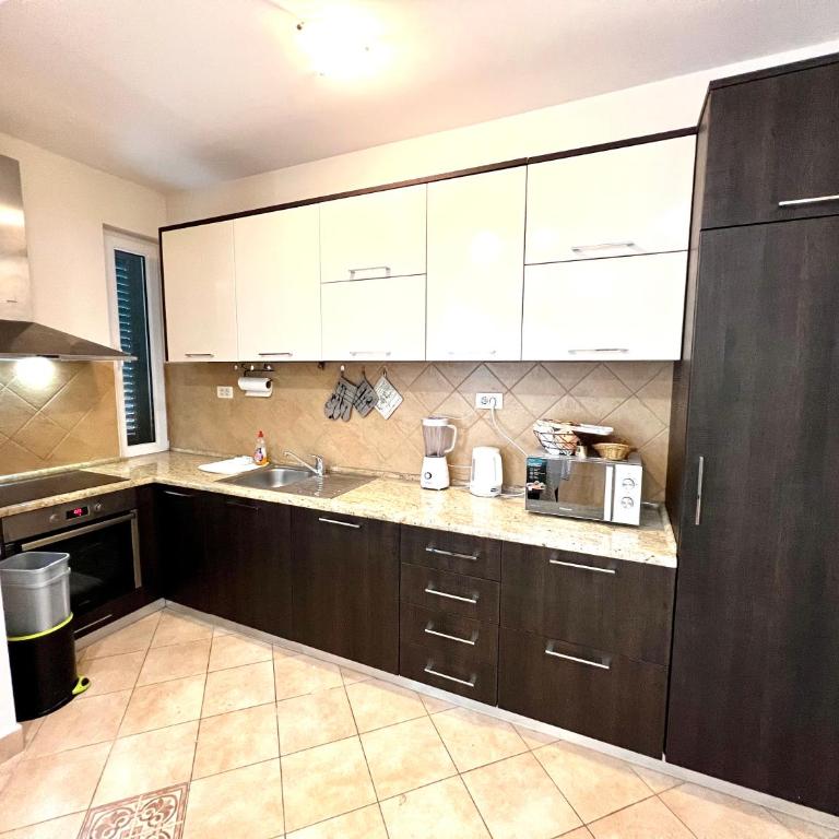 Apartments Nirgilija - Double Room with Two Double Beds - 5