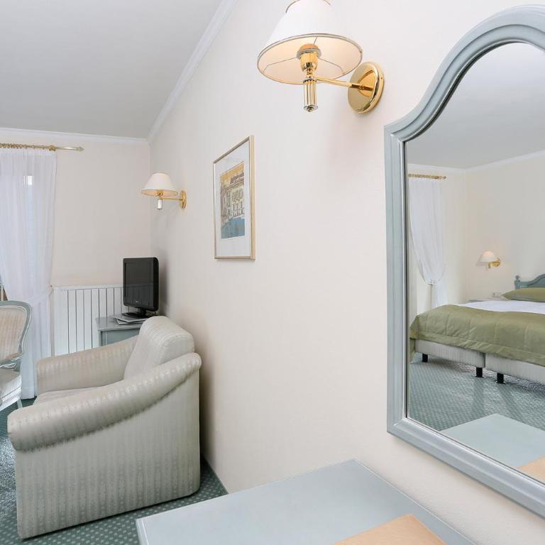 Landhaus Hotel Kristall - Deluxe Doppelzimmer mit Balkon - 8