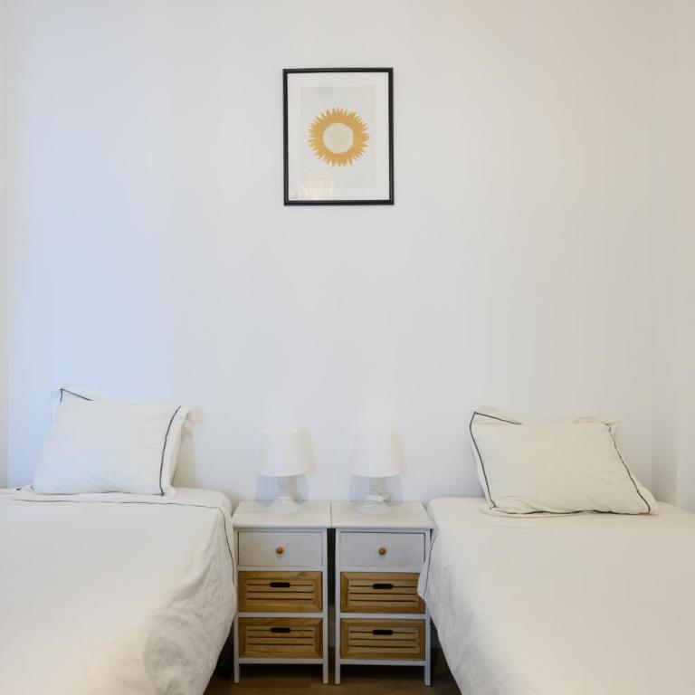 HJS Plaza Suites Apartments II - Three-Bedroom Apartment - 17