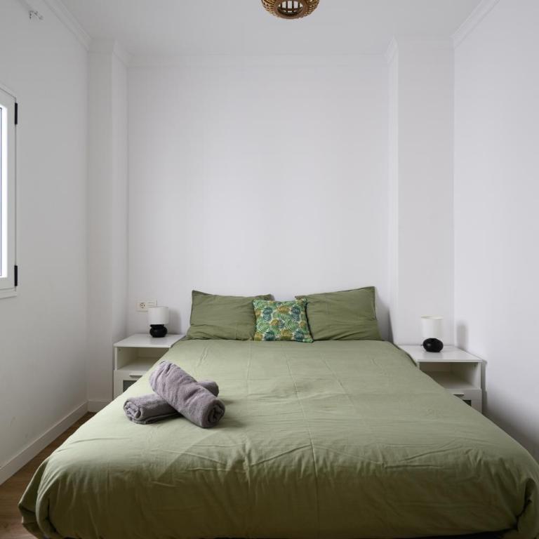 HJS Plaza Suites Apartments II - Three-Bedroom Apartment - 12