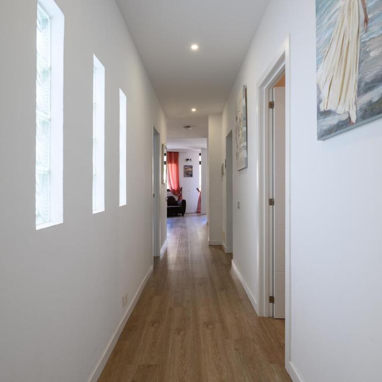 HJS Plaza Suites Apartments II - Three-Bedroom Apartment - 18