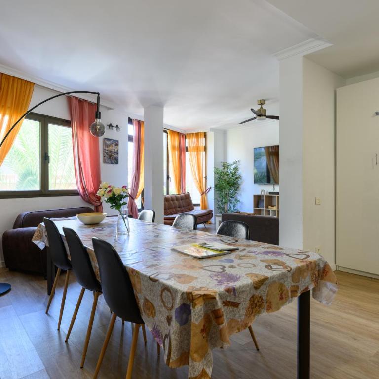 HJS Plaza Suites Apartments II - Three-Bedroom Apartment - 9