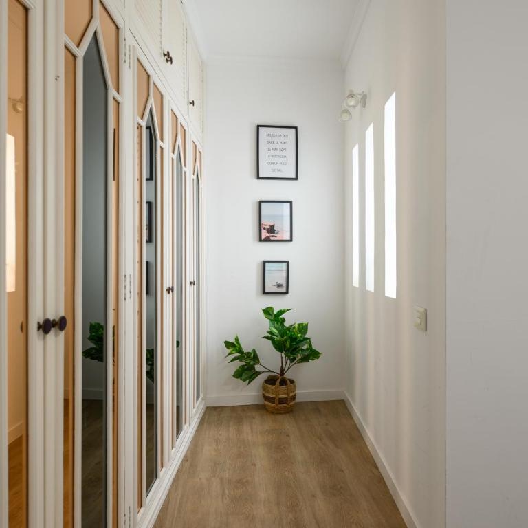 HJS Plaza Suites Apartments II - Three-Bedroom Apartment - 19