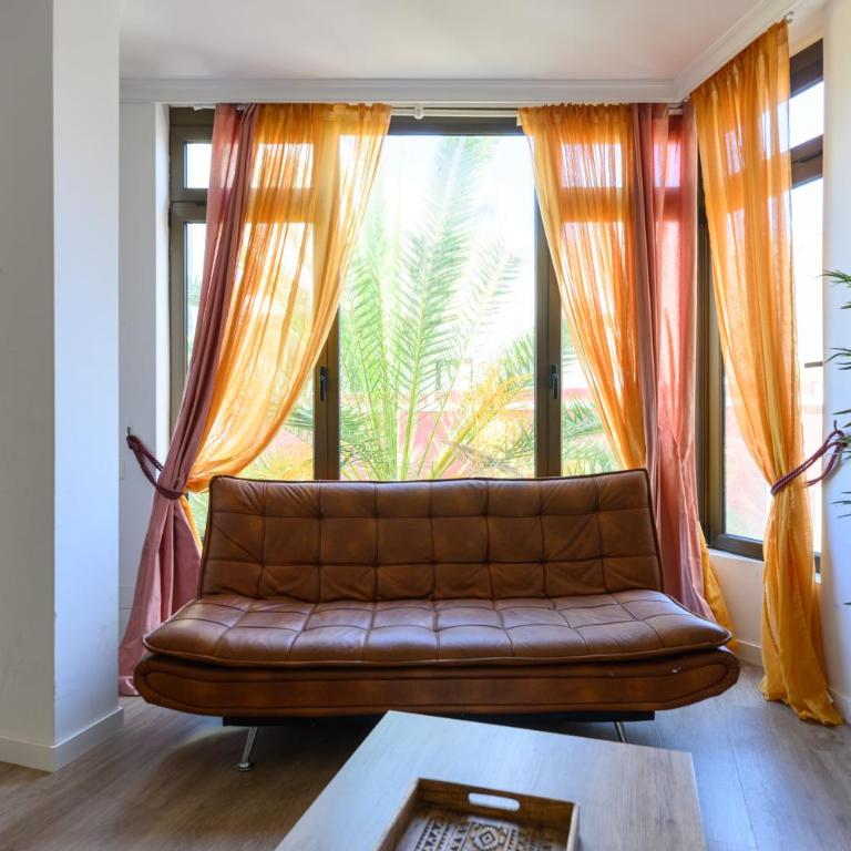 HJS Plaza Suites Apartments II - Three-Bedroom Apartment - 26