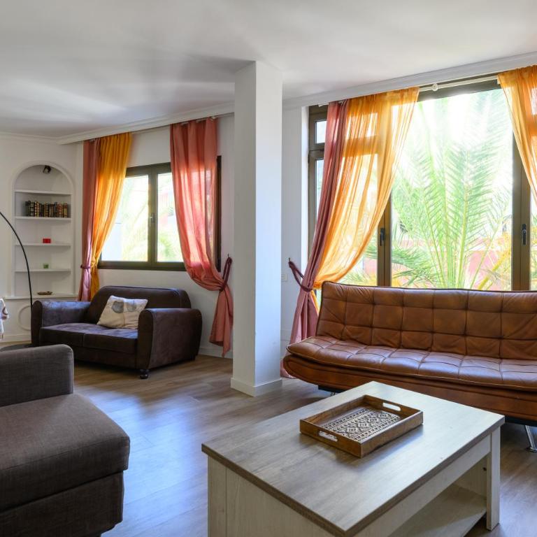 HJS Plaza Suites Apartments II - Three-Bedroom Apartment - 27