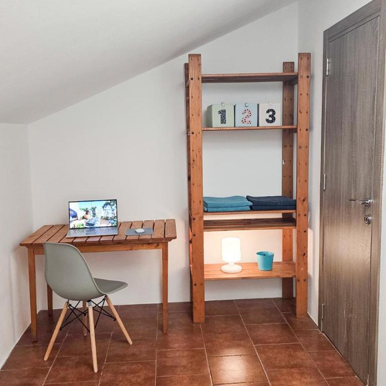 Apartments Zora, Sea View Balcony, Free Parking in Dobrota Kotor - Two-Bedroom Apartment - 9