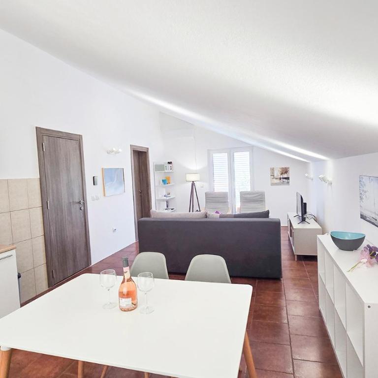 Apartments Zora, Sea View Balcony, Free Parking in Dobrota Kotor - Two-Bedroom Apartment - 17