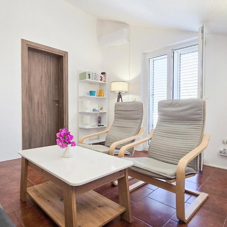 Apartments Zora, Sea View Balcony, Free Parking in Dobrota Kotor - Two-Bedroom Apartment - 22
