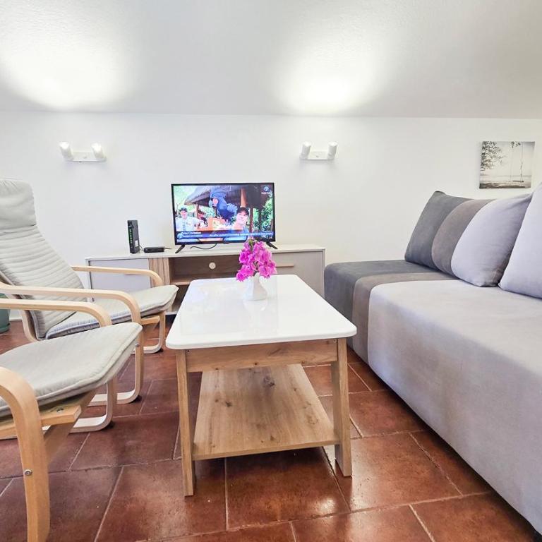 Apartments Zora, Sea View Balcony, Free Parking in Dobrota Kotor - Two-Bedroom Apartment - 15