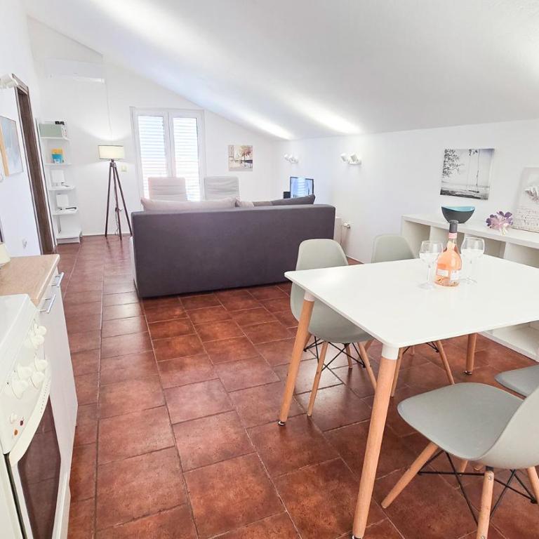 Apartments Zora, Sea View Balcony, Free Parking in Dobrota Kotor - Two-Bedroom Apartment - 18