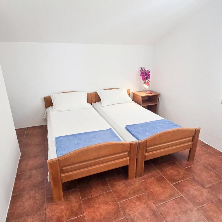 Apartments Zora, Sea View Balcony, Free Parking in Dobrota Kotor - Two-Bedroom Apartment - 30