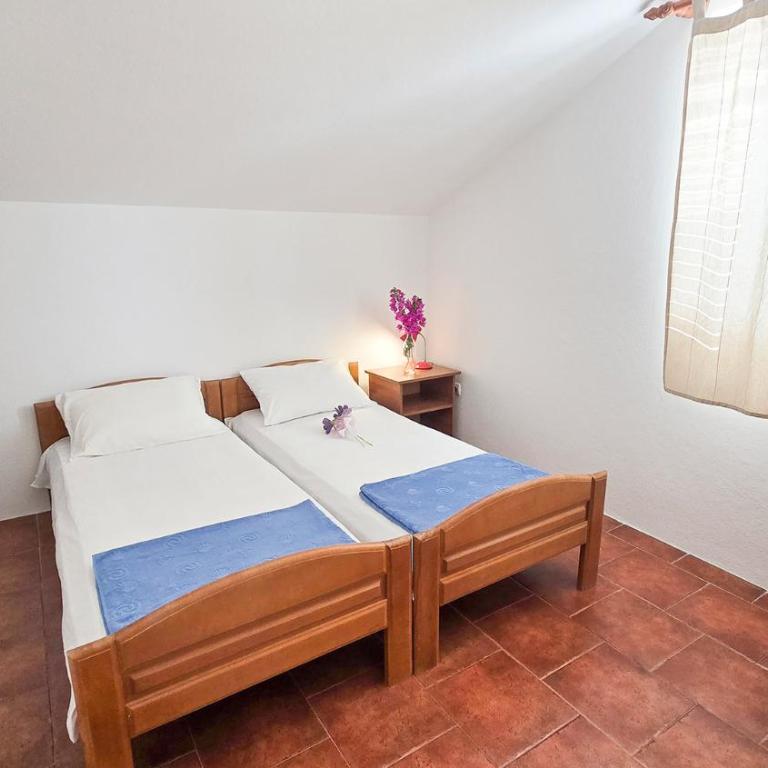 Apartments Zora, Sea View Balcony, Free Parking in Dobrota Kotor - Two-Bedroom Apartment - 49