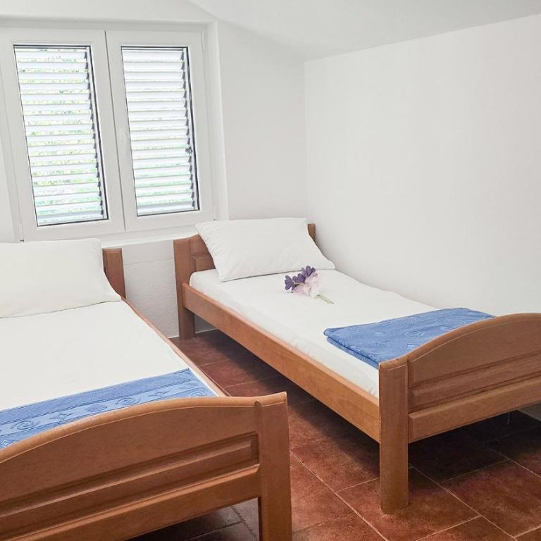 Apartments Zora, Sea View Balcony, Free Parking in Dobrota Kotor - Two-Bedroom Apartment - 59
