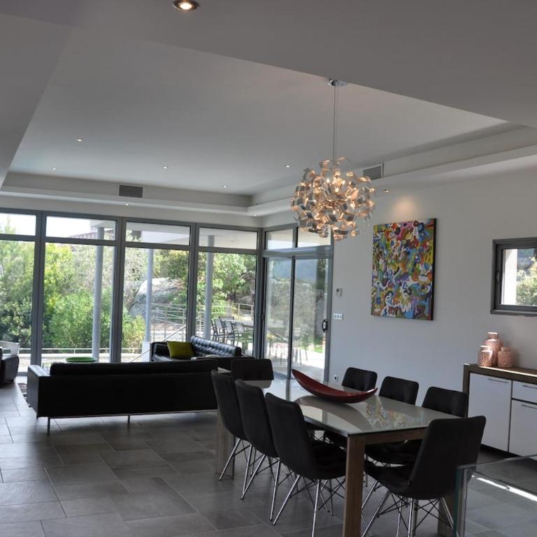 Magnifique villa avec piscine chauffée, vue mer et montage - Villa - 34