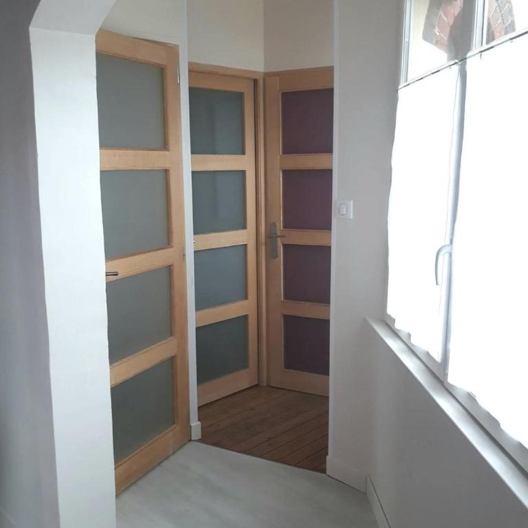 Les Belles Terrasses Dieppe ,3 appartements , LE VEGETAL de 1 à 8 personnes , LE TROPICAL de 1 à 6 personnes , LE FLORAL avec TERRASSE de 1 à 3 personnes , quartier calme au stationnement gratuit à coté de l'avenue verte - Appartement 2 Chambres - 10